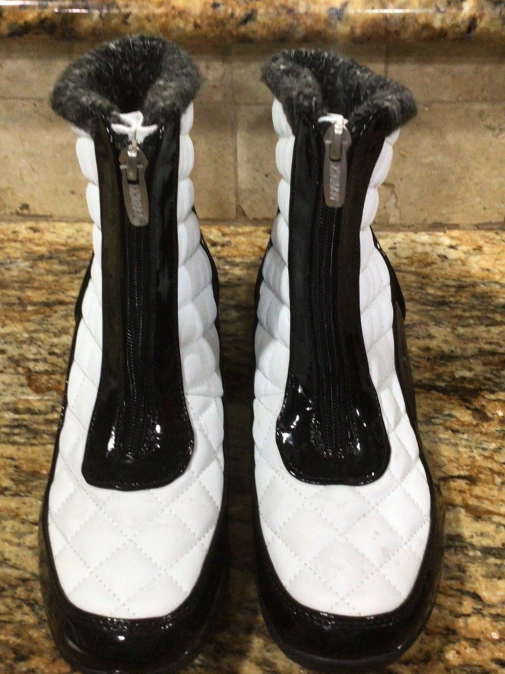 Khombu quilted black & white winter booties,snow-day slip on boots. Size 9